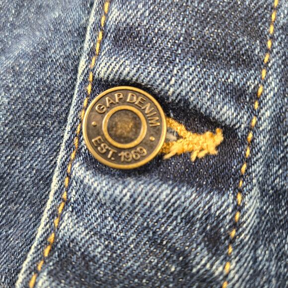 GAP Denim Button Front Mini Skirt Medium Wash size 10 Patch Pockets Back Yoke - Picture 2 of 9